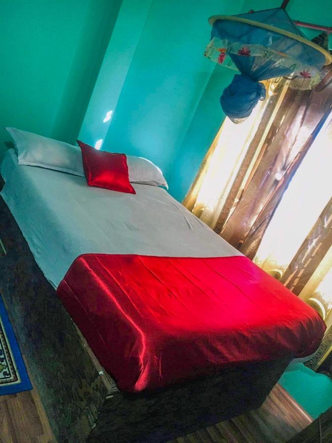 Tiger Corner Inn Homestay Саураха Экстерьер фото